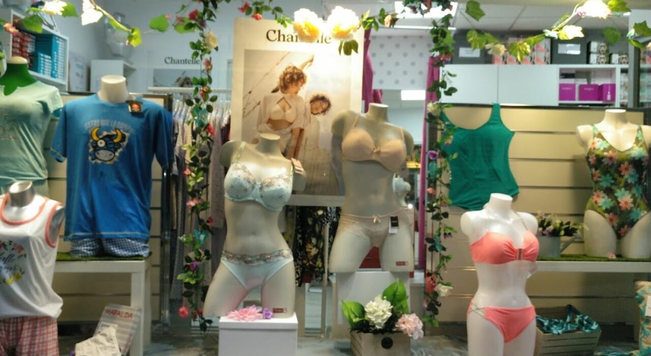 Monadas Lencería en Calle cadenas de Toledo